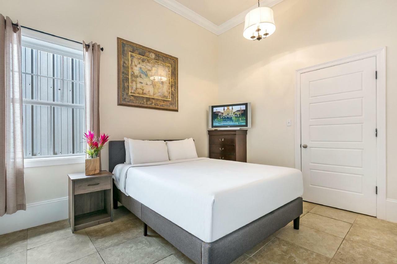 Spacious 4Br Condo On Carondelet Near All Hot Spo 뉴올리언스 외부 사진