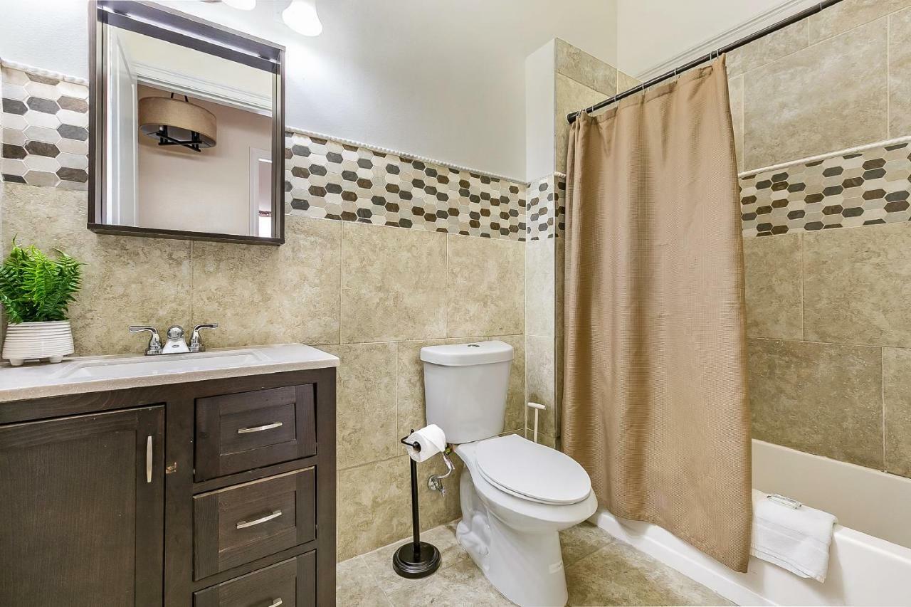 Spacious 4Br Condo On Carondelet Near All Hot Spo 뉴올리언스 외부 사진