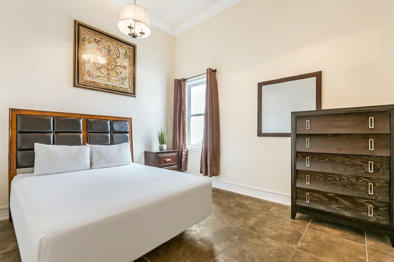 Spacious 4Br Condo On Carondelet Near All Hot Spo 뉴올리언스 외부 사진