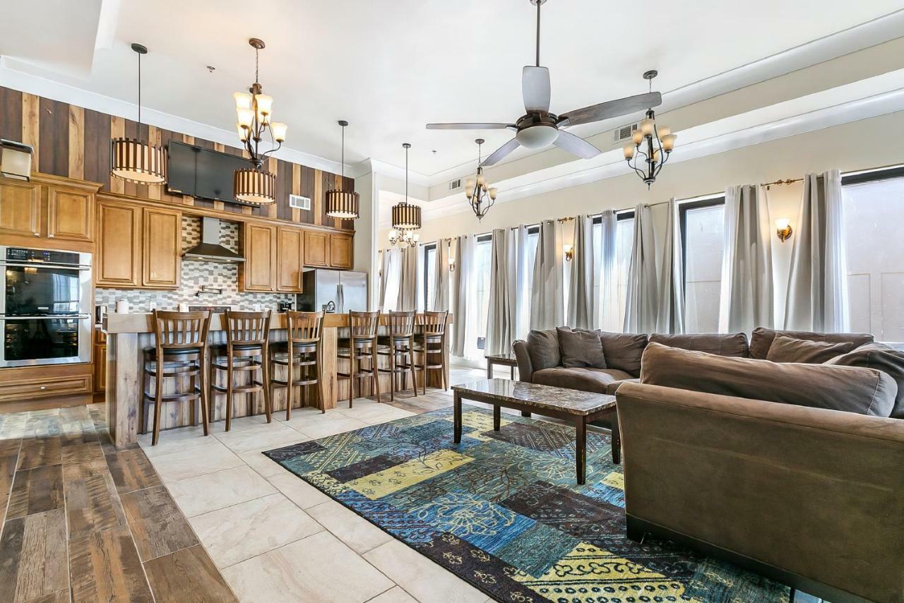 Spacious 4Br Condo On Carondelet Near All Hot Spo 뉴올리언스 외부 사진